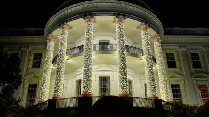 The White House is decorated with Christmas lights in Washington, U.S., December 4, 2016. REUTERS/Yuri Gripas