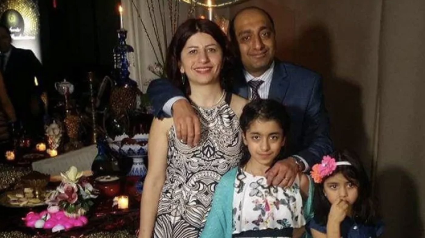 Педрам Мусави и его жена Мойган Данешманд вместе с двумя дочерьми (слева направо) Дарьей и Дориной Фото: @ zaghtweet1/Twitter