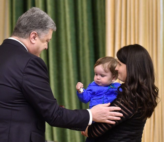 Родині вручають зірку Героя України