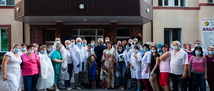 У лікарні, яка отримала 3,5 тис. костюмів від Порошенка, на Сovid-19 не захворів жоден медик